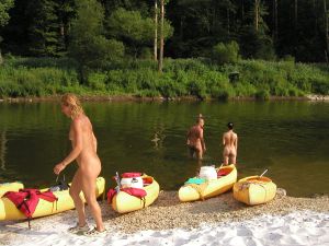 Naturisti v Choceradech - lávce